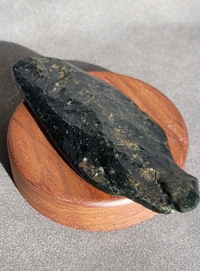 新疆的猫C121905 3.8克，油性外溢风蚀凌厉的策勒黑青戈壁料