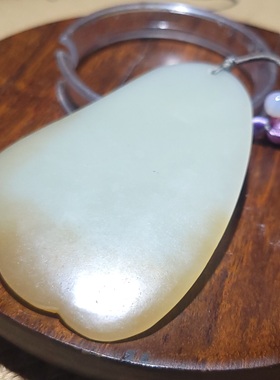 YQ122804  39克，润如油脂糖色聚集的且末糖白玉刮痧板，