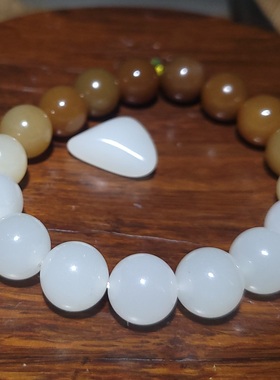 新疆的猫YQ010808 直径12mm29克色调油亮且末糖白渐变圆珠手链