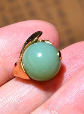 新疆的猫JJ121811  4.3克，12mm粉青碧玉18K金兔子金镶玉挂件