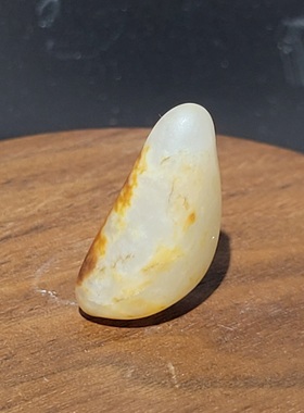 新疆的猫C121703 3.8克，近水滴形艳红皮小玩籽