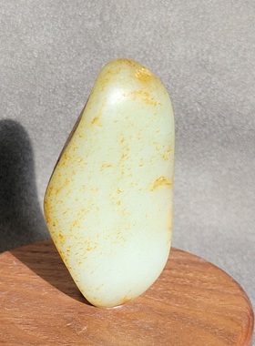 新疆的猫C121702 60.3克，完整小手把料，艳红沁皮高青白玉籽