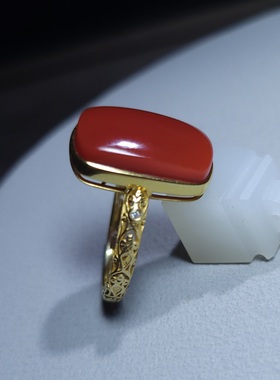 新疆的猫Z121901 3.5克，各指标到顶绝美牛血红南红金镶玉戒指