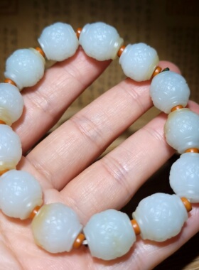 zg031702 新疆的猫59.5克油性很好的俄料糖白玉灯笼珠手串和田玉