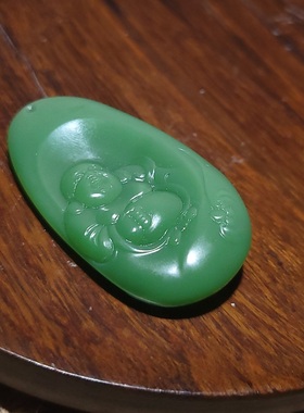 新疆的猫YQ122007 17.1克，玻璃底浓粉绿荧光老坑俄料碧玉佛