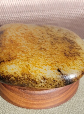 新疆的猫C120201 287克，红皮褐皮黑皮丰富多彩玻璃底玉质白玉籽