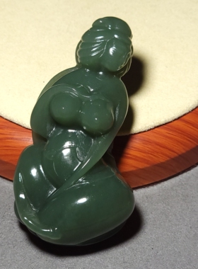 L012701新疆的猫93.7克油性极高脂粉浓郁且末青玉裸女把件和田玉