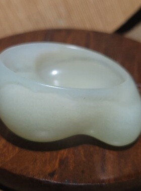 YQ031518  74.6克，特色和田玉且末薄胎白玉笔洗 新疆的猫