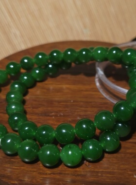 YQ032309新疆的猫直径10mm64.1克色调靓珠圆和田玉菠菜绿碧玉项链