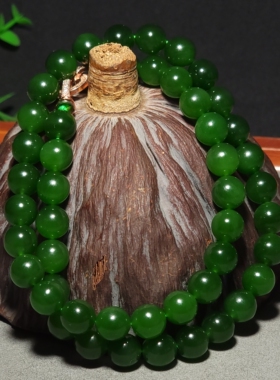 L031006新疆的猫64.9克直径9.5mm色调惊艳纯正菠菜绿碧玉圆珠项链