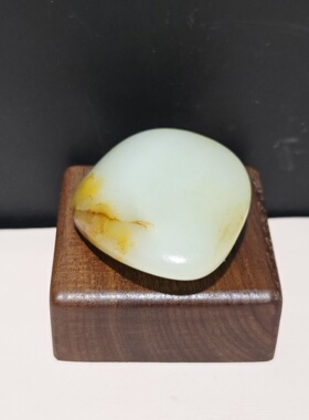 G031804新疆的猫49.6克超熟超糯高质感熟白玩籽挂坠和田玉