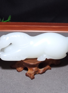 L033005 新疆的猫79.8克白度浓郁油脂感极高黑皮俄料羊脂白玉马