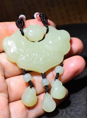 JJ010701新疆的猫41.6克油糯细腻青海黄口如意佩和田玉