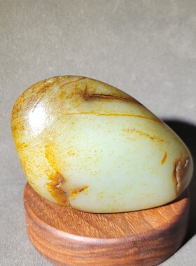 C031601新疆的猫236.7克饱满厚实洒红皮灯泡料高青白玉籽