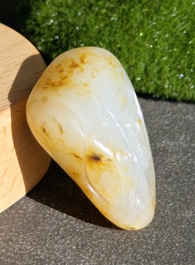 新疆的猫W121206 16.08克，聚红皮如枫林苏工白玉独籽凤牌