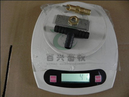大号水貂用全铜自动饮水器 狐狸兔子貉子用自动饮水嘴 养殖设备 - 图0