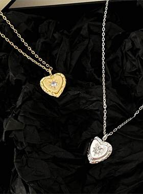 金色爱心纹项链轻奢小众锁骨链女白铜镀厚银百搭网红2026年新款