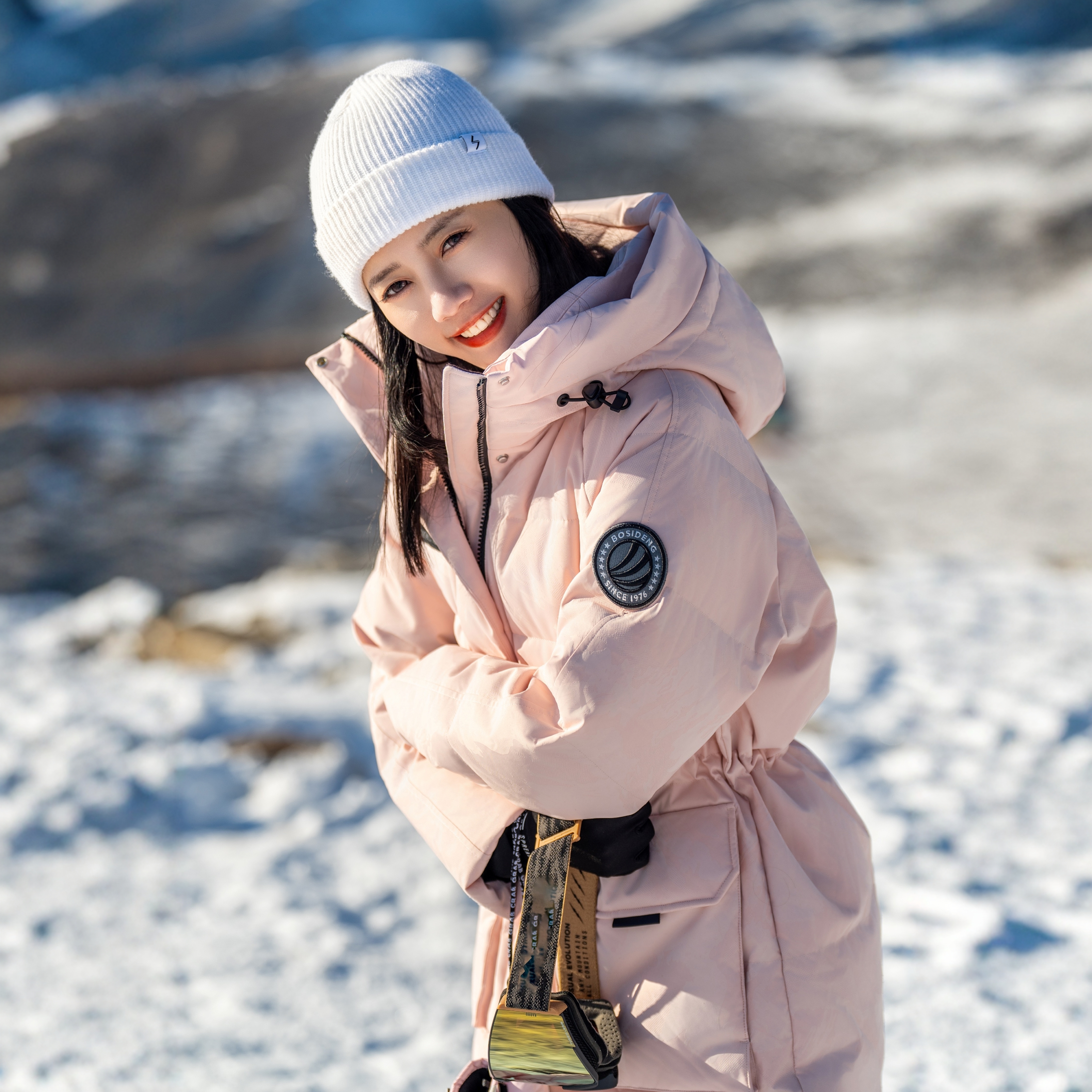 波司登冬季新品户外极寒修身百搭显瘦防风短款鹅绒女士加厚羽绒服