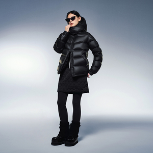 新年红色波司登泡芙700+鹅绒羽绒服女2025冬新款科技蓄热保暖短款