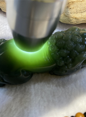 和田玉析木河磨玉狮子手把件