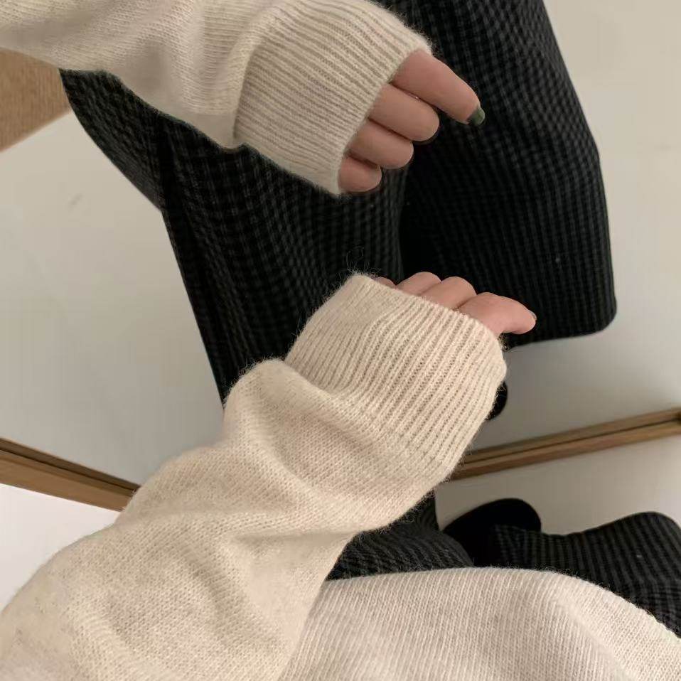 时尚简约纯色浣熊绒长袖针织衫女2025秋新款百搭套头毛衣圆领上衣