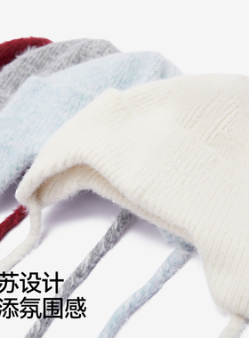森马纯色护耳吊带流苏针织帽女