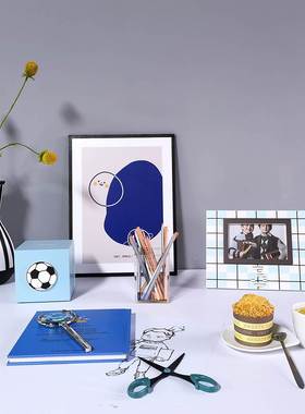 现代样板间儿童房桌面装饰品书笔宇航员相框蓝色系男童房书房摆件