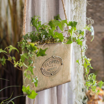 Culvert Iron Art Wall-mounted Floral Basket Flower Basket Flower Basket Letter Basket made of old retro Eurostyle Grocery Garden