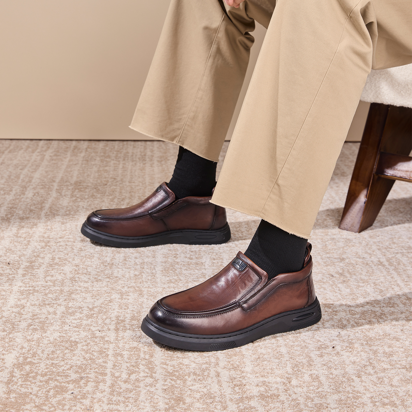 奥康 男鞋2025冬季新款男鞋乐福鞋加绒皮鞋休闲保暖棉鞋高帮鞋 - 图1