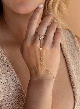 欧美不锈钢锆石珍珠连指手链轻奢感钛钢不掉色首饰品跨境