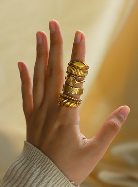 欧美风18K真空电镀不锈钢网红同款戒指 法式珠宝风羊角面包戒指