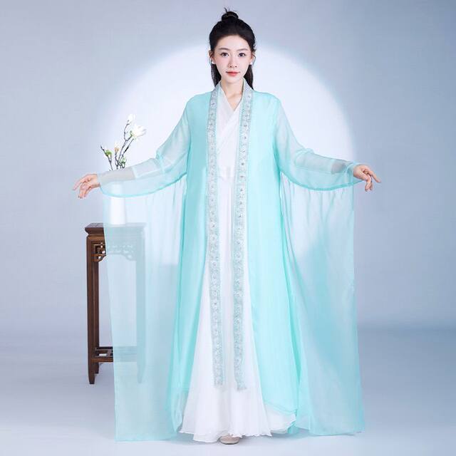ໜຸ່ມ​ສາວ Hanfu, ຊຸດ​ເຕັ້ນ​ແບບ​ຈີນ​ແລະ​ຕາ​ເວັນ​ຕົກ