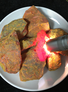 雄黄扩香石摆件科普晶体通透原矿