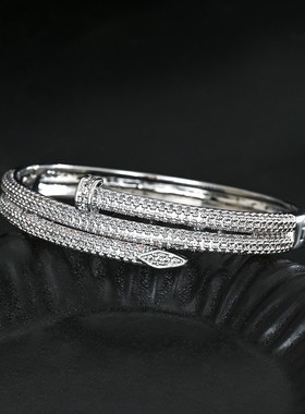 新款女小众轻奢高级感钉子手镯精致网红时尚潮人个性手环手链饰品