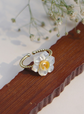 myzoo女白蝶贝法式水仙花戒指