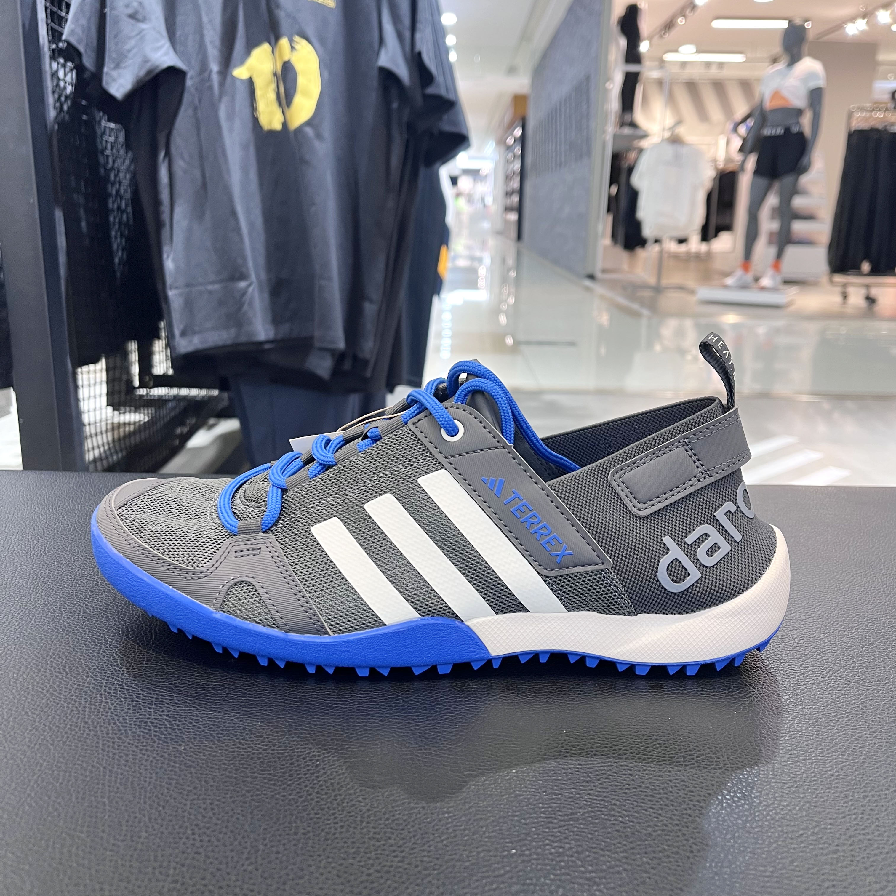 正品Adidas阿迪达斯涉水鞋男 夏季轻便透气运动网面溯溪鞋 HP8636 - 图2