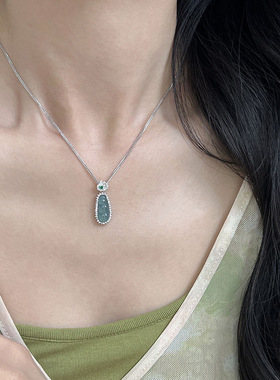 新中式蓝水镶钻平安豆吊坠项链女vintage轻奢小众个性设计锁骨链