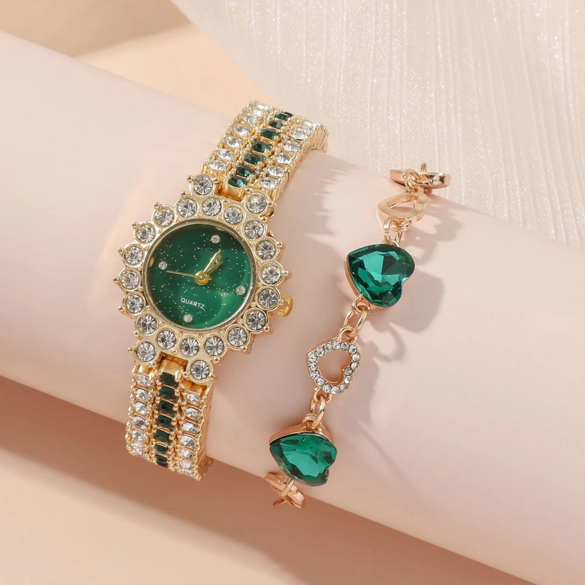 2023爆款时尚小绿表女士钢带石英手表+戒指套装礼品盒装5pcs/set - 图2