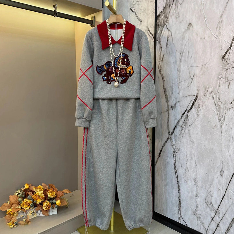 2026新款撞色拼接翻领设计感小马拼条上衣裤子套装胖妹妹大码女装,淘宝优惠券,粉丝福利购,淘宝优惠卷