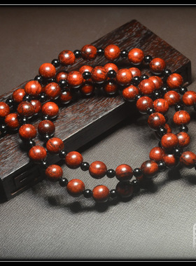 配牌子的长链子