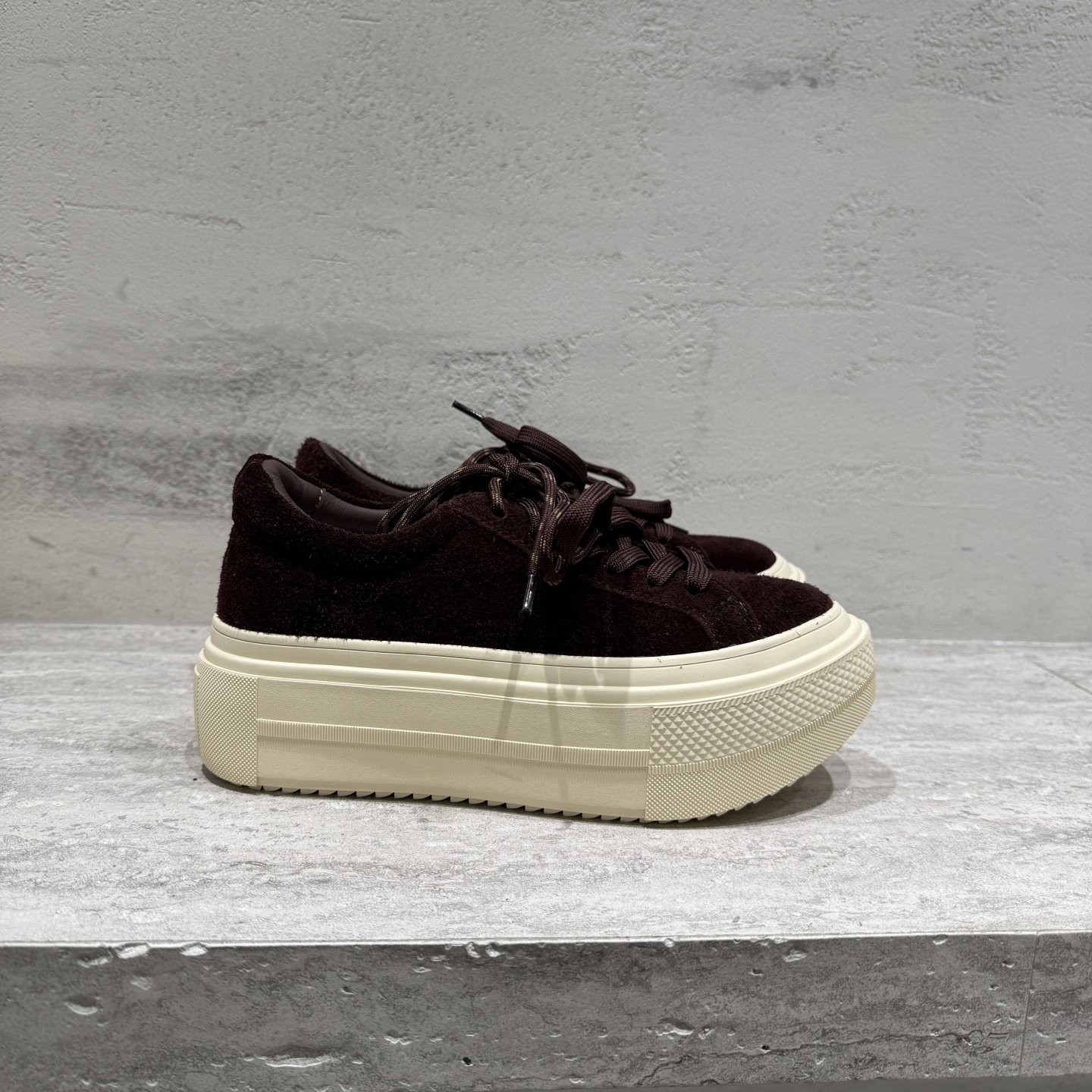 先锋名典2025秋新款欧洲站欧货厚底增高磨砂皮休闲鞋系带松糕鞋女 - 图3