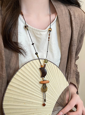 笑脸木质月牙编织绳结项链