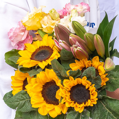 向日葵云南基地直发鲜花套餐每日向日葵鲜花养护套餐推荐家庭水养 - 图1
