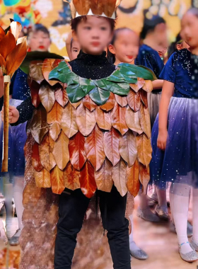 儿童幼儿园树叶DIY秋天主题走秀