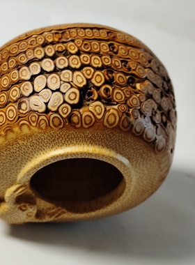 天然虫噬竹根雕呱呱来财摆件