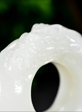 新疆大师谭琪俊作品 新疆和田玉羊脂玉龙把件80.3971克