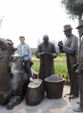 铸铜雕塑乔家大院小品雕塑郎中诊脉情景雕塑广场公园林民俗小品