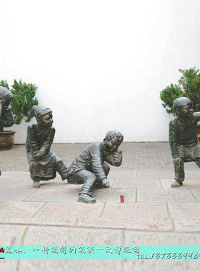 文化雕像绿地孩童玩耍园林景观