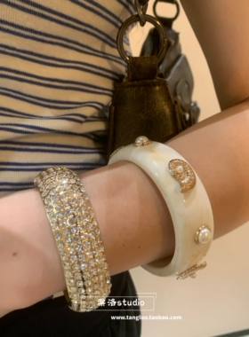 棠洛 奶白晕染海螺珍珠树脂手环女度假风夸张手镯叠戴精致高级感