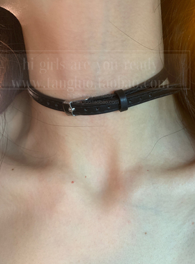 字母三角标choker项圈女黑色软皮颈链辣妹风高级感锁骨链细款2025